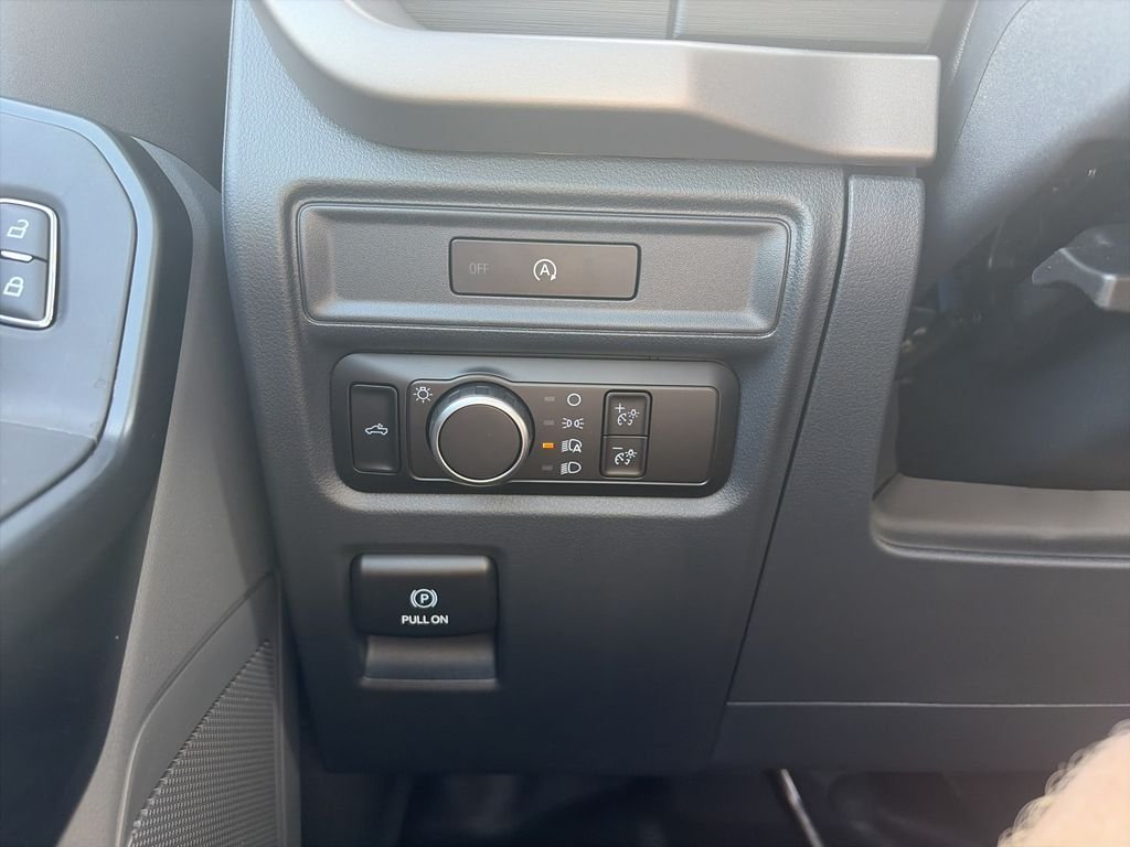 Used 2025 Silver Ford XL image 16