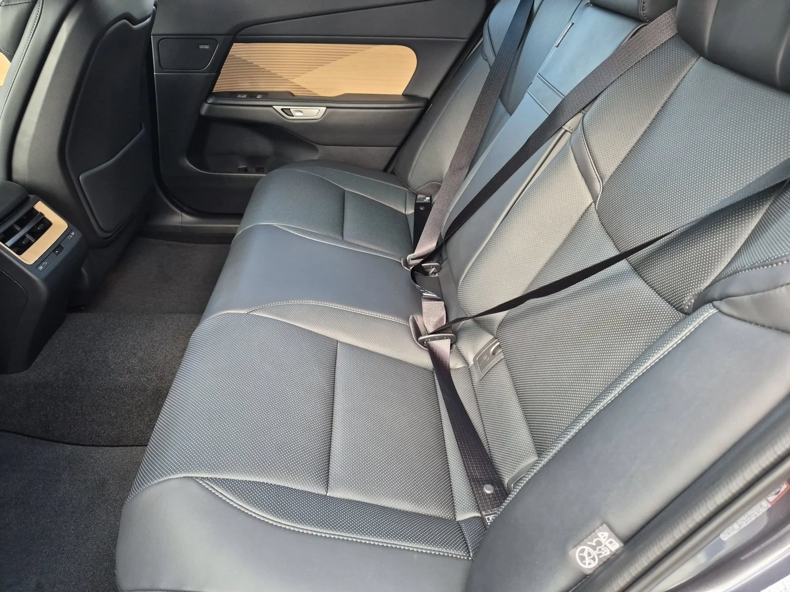 New 2026 Cloudburst Gray Lexus ES 350e LUXURY image 16