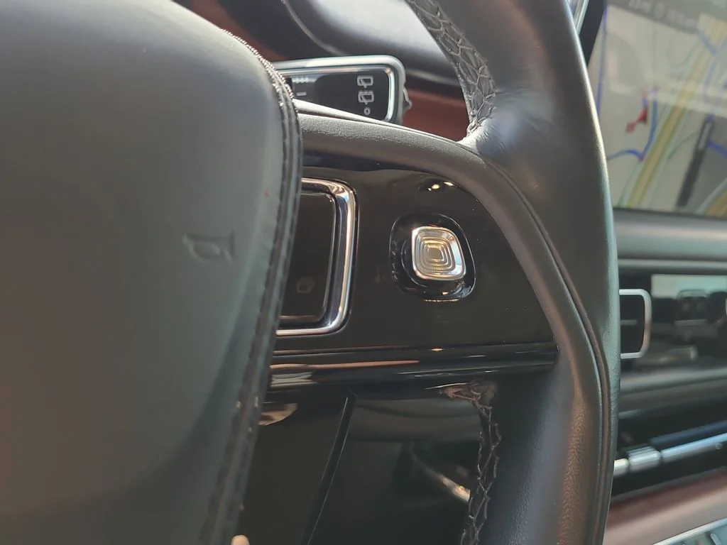 Used 2023 Gray Lincoln Reserve image 31