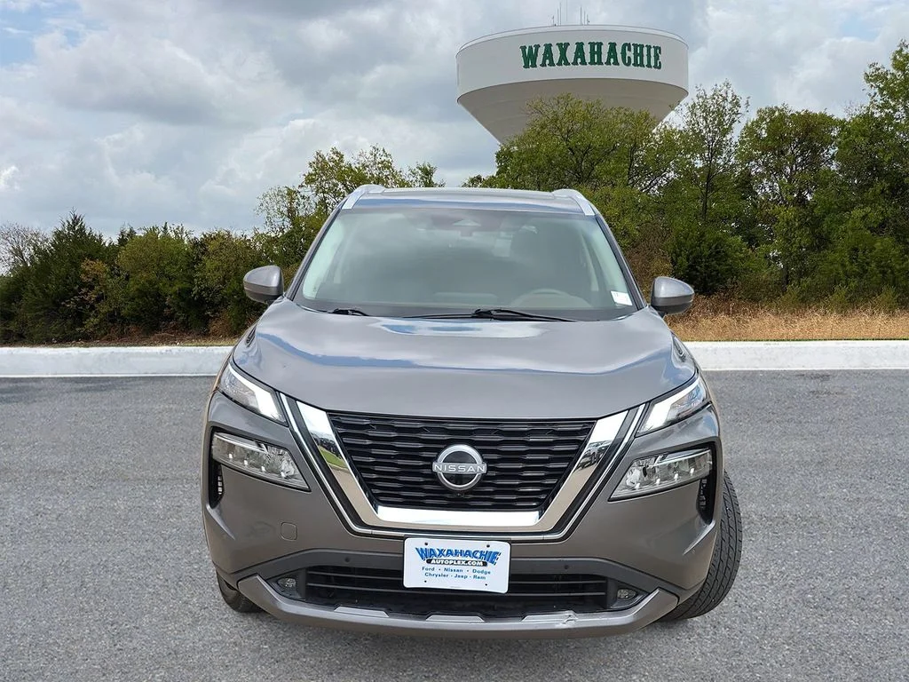 Used 2022 Gray Nissan SL image 2