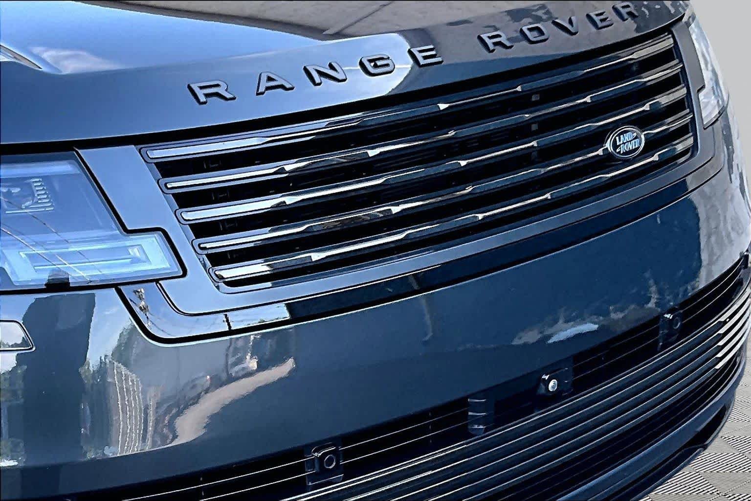 Used 2023 Carpathian Grey Premium Metallic Land Rover SV image 30
