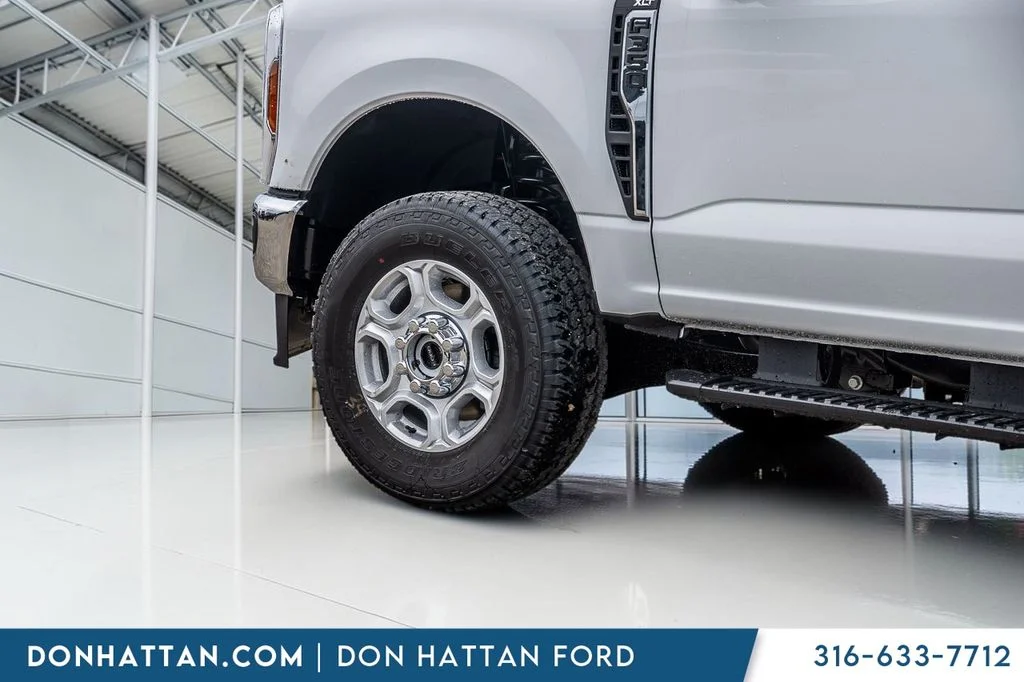 New 2026 Oxford White Ford F-350® XLT image 32