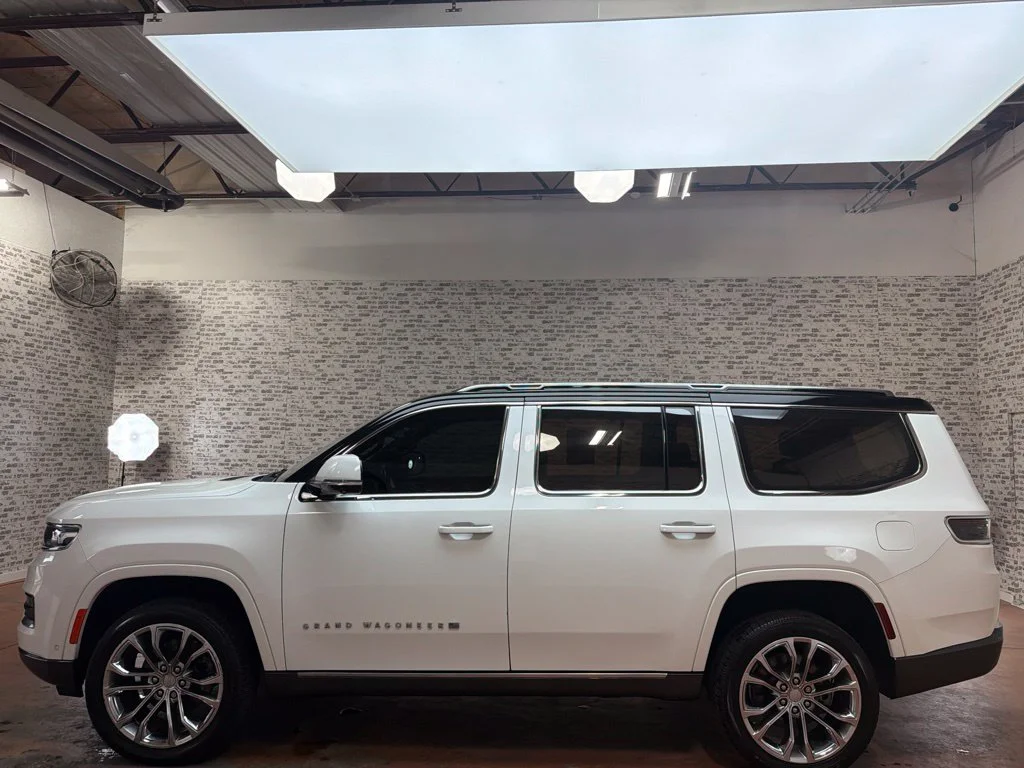 Used 2022 Bright White Clearcoat Jeep Series II image 4