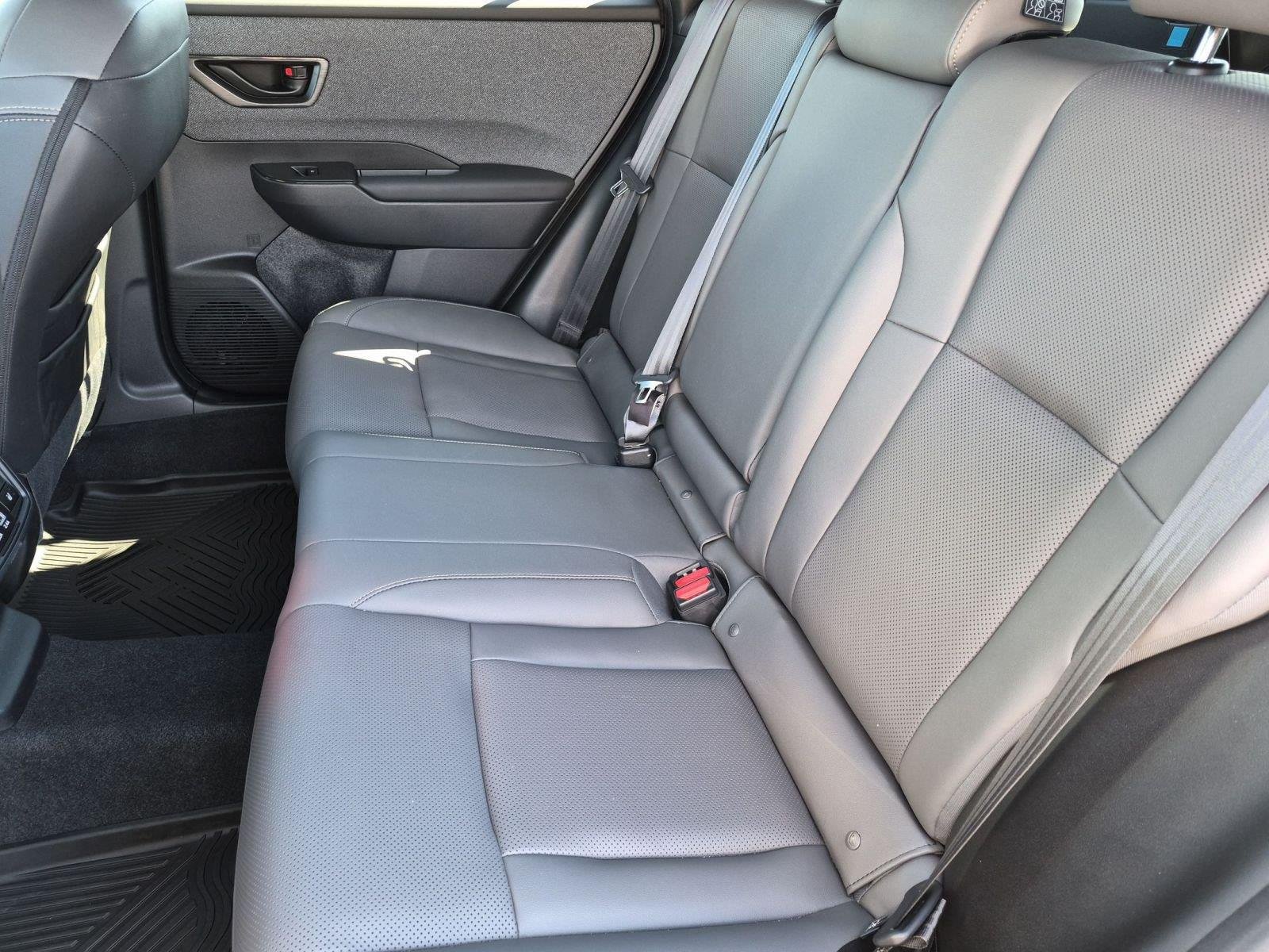 Used 2026 Crystal White Pearl Subaru Limited image 25
