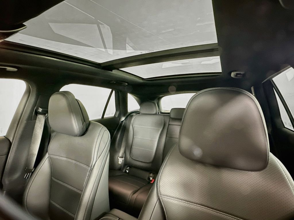 New 2026 Polar White Mercedes-Benz GLC 300 image 23
