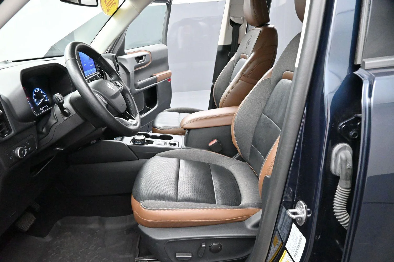 Used 2021 Alto Blue Metallic Tinted Clearcoat Ford Outer Banks image 14
