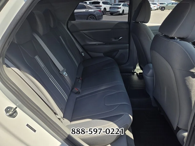 2023 Hyundai Elantra SEL - Photo 16