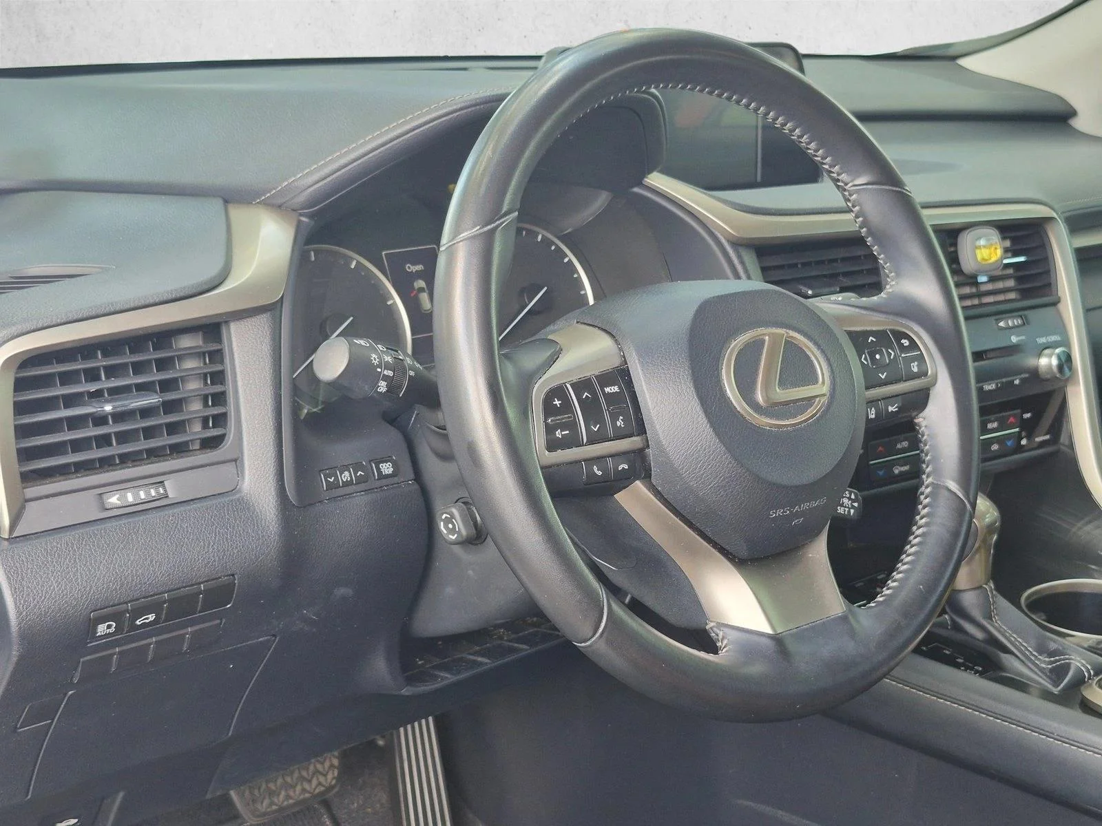 Used 2018 Eminent White Pearl Lexus RX 350L Premium image 3