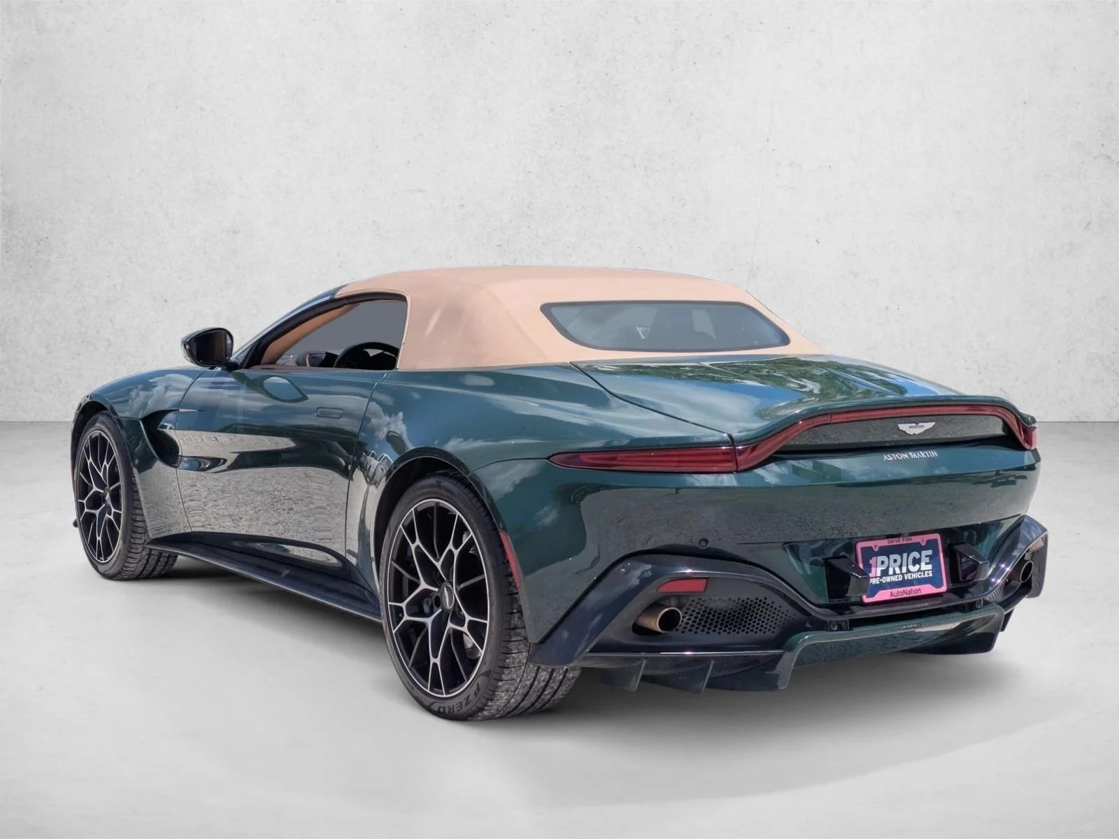 Used 2021  Aston Martin  image 8