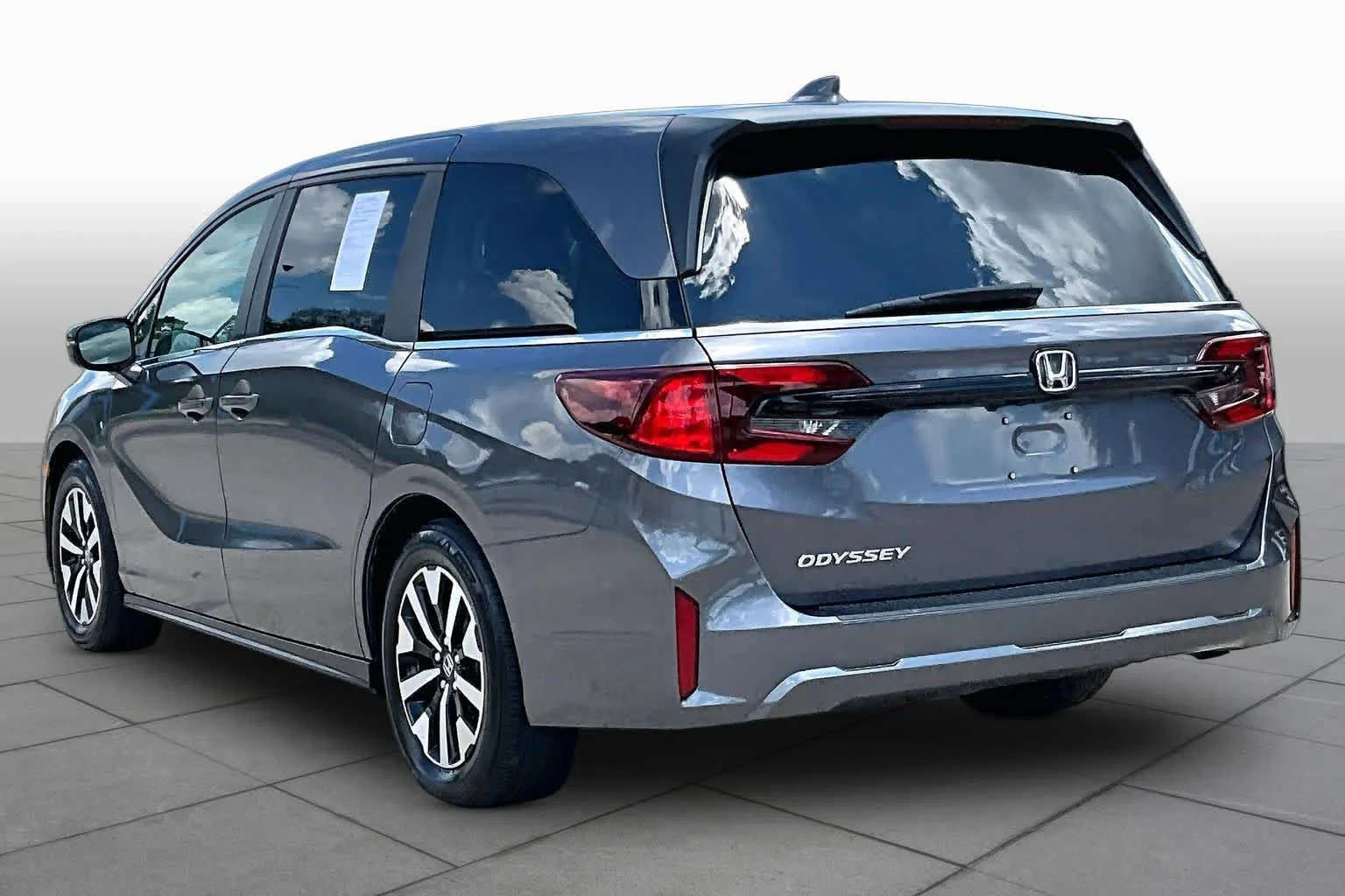 Certified Used 2025 Modern Steel Metallic Honda EX-L image 11