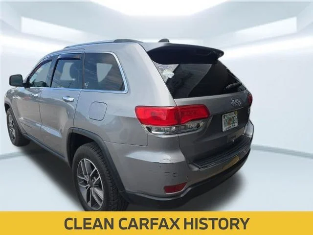 Used 2019 Silver Jeep Limited image 4