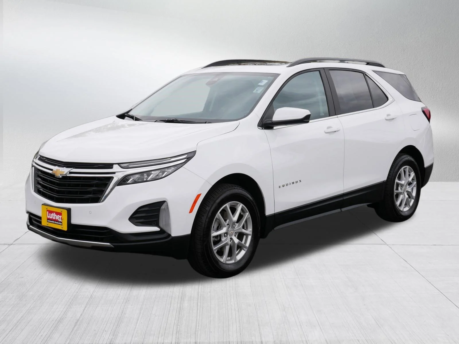 Used 2024 Summit White Chevrolet LT image 3
