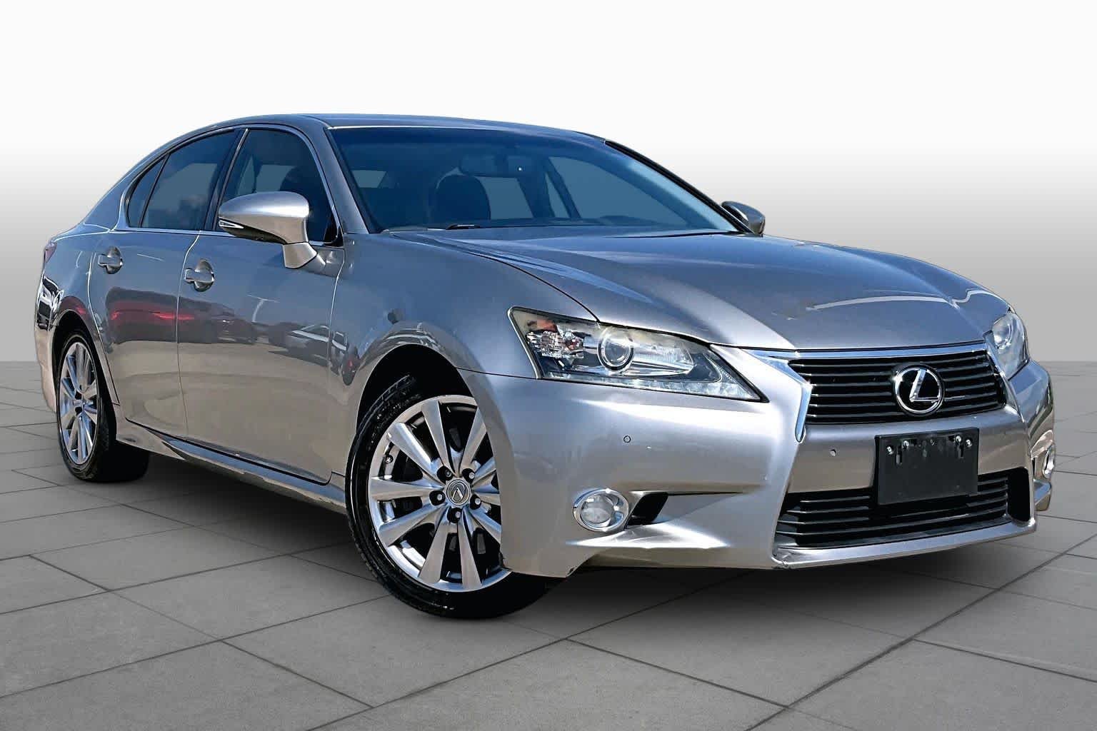 Used 2015 Atomic Silver Lexus  image 3