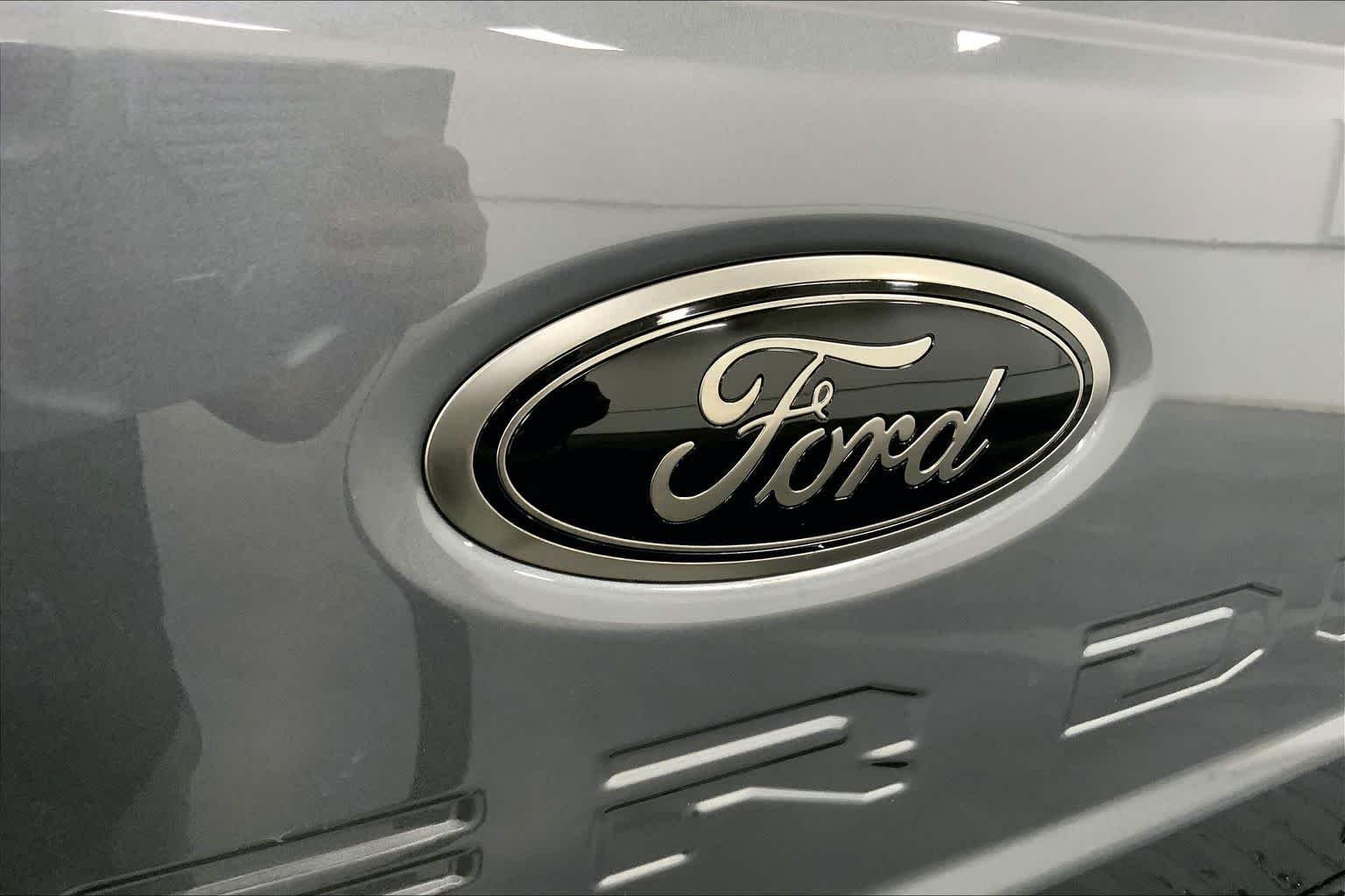 New 2026 Carbonized Gray Metallic Ford F-250® Lariat® image 12