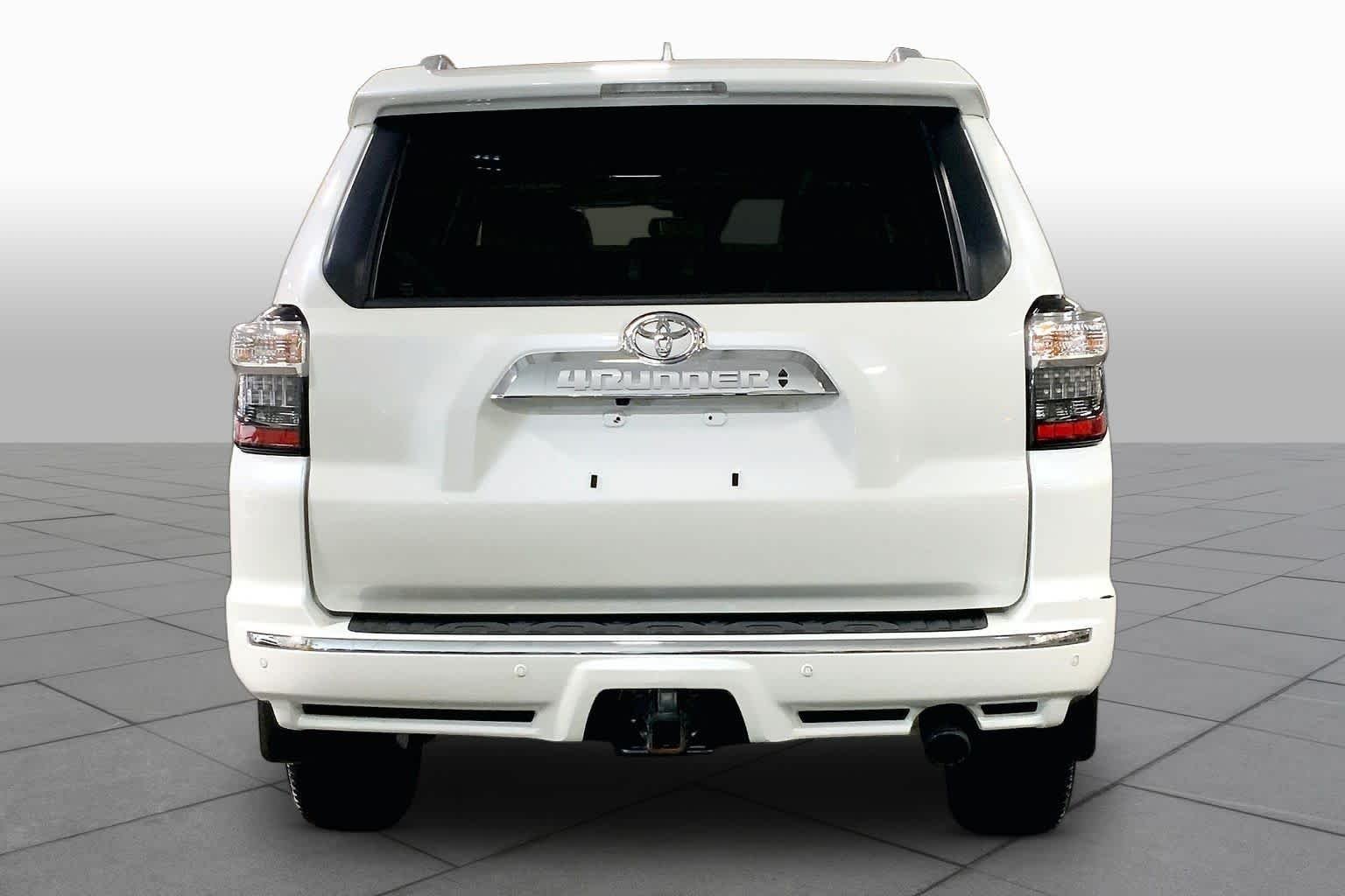 Used 2022 Blizzard Pearl Toyota Limited image 5