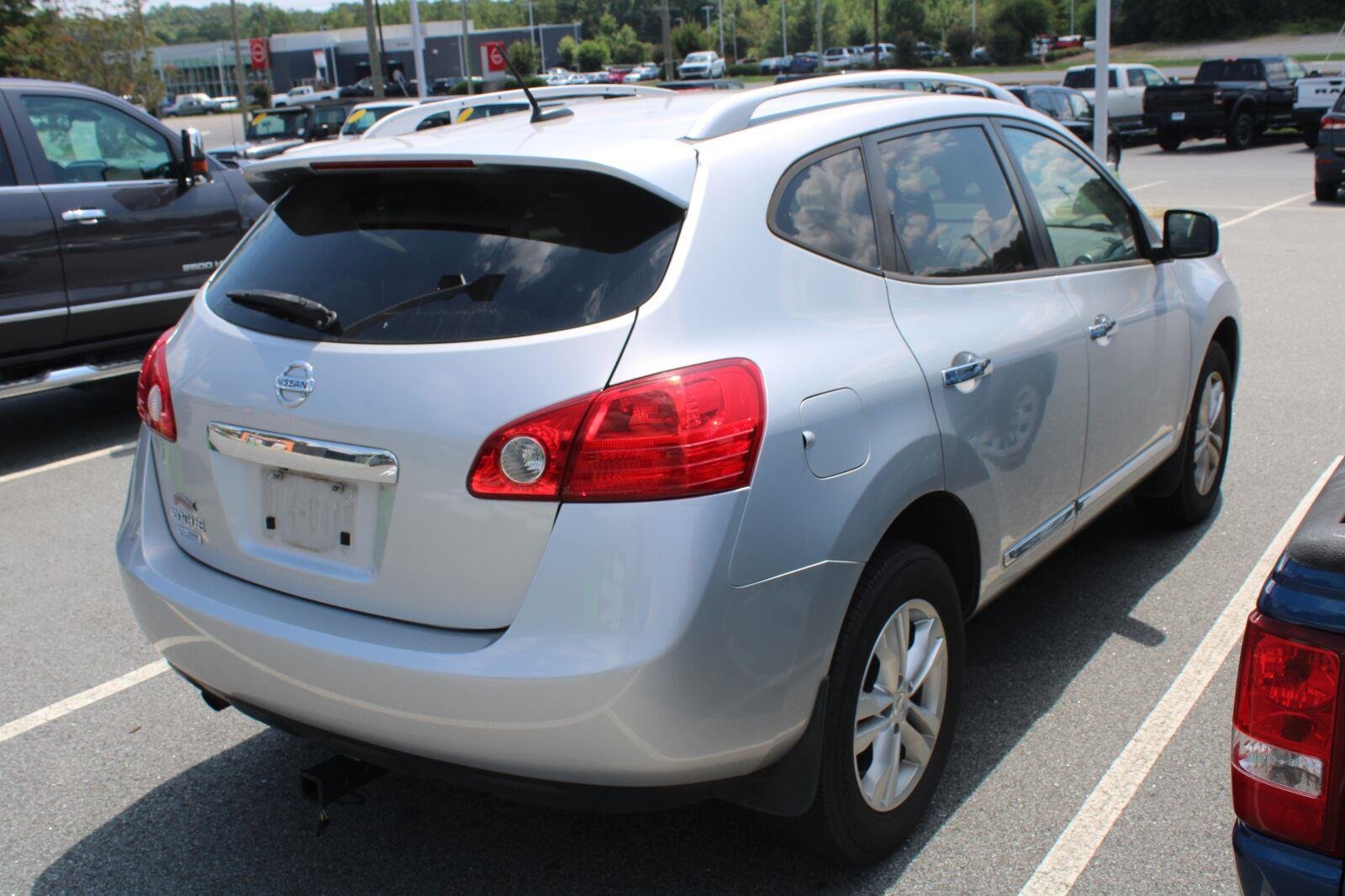 Used 2015 Brilliant Silver Nissan S image 4