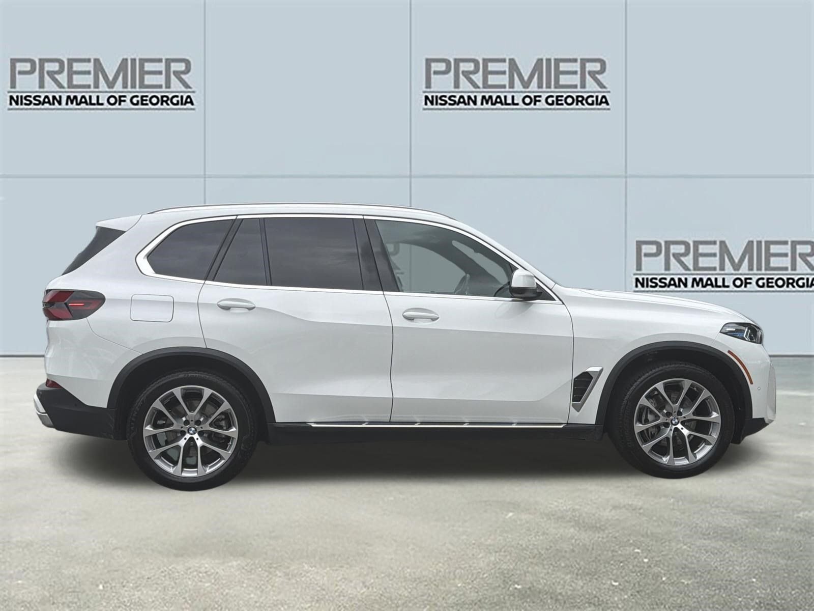 Used 2026 White BMW xDrive40i image 36