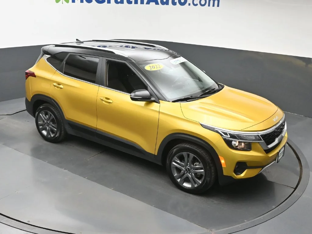 Used 2022 Yellow Kia S image 3