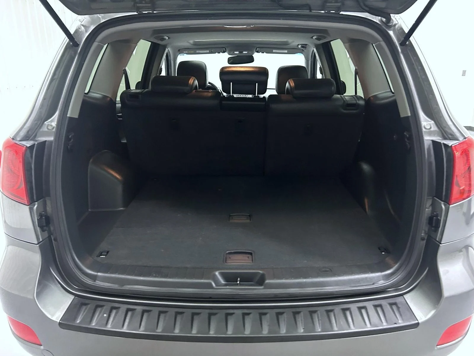 Used 2009 Gray Hyundai Limited image 21