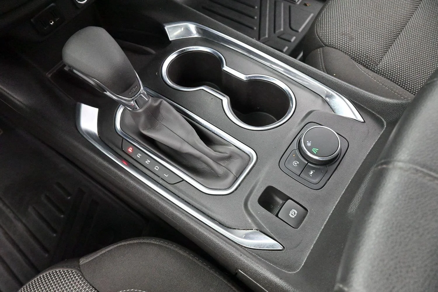 Used 2023 Mosaic Black Metallic Chevrolet LT Cloth image 24