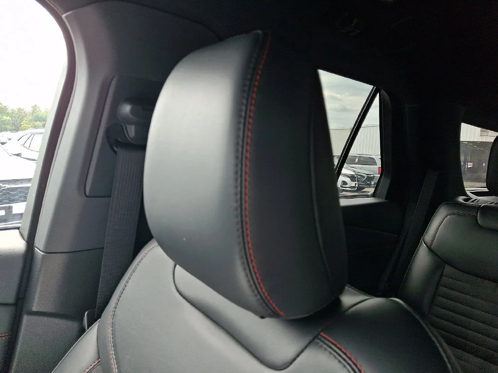 Used 2025 Carbonized Gray Ford ST-Line image 18