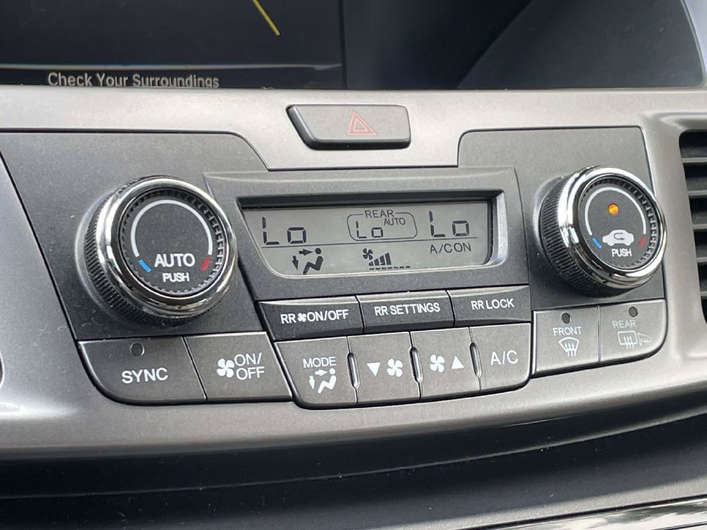 Used 2016 White Honda SE image 31