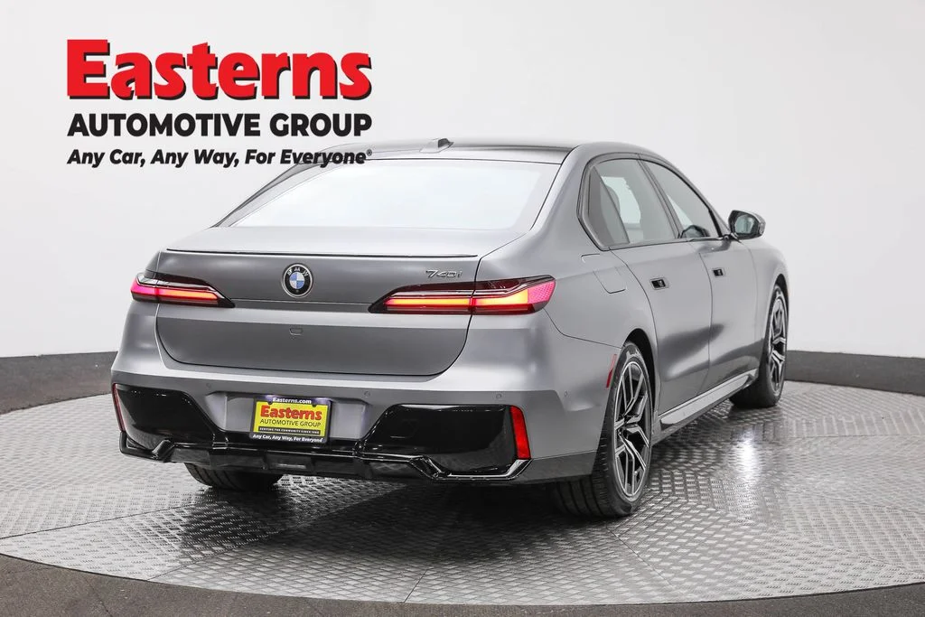 Used 2023 Gray BMW 740i image 5