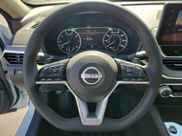 New 2026 Pearl White TriCoat / Super Black Two-tone Nissan SR image 24