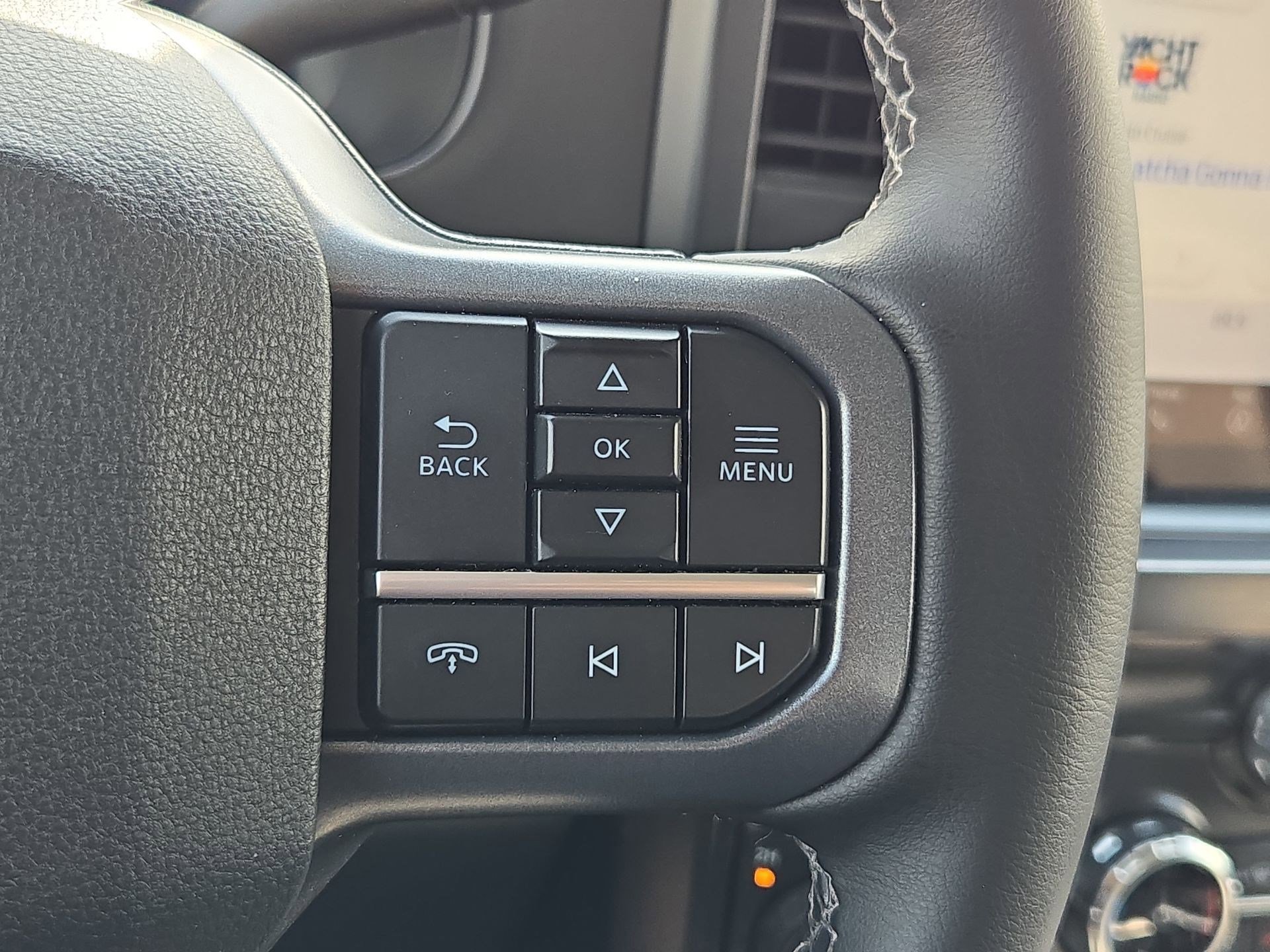 Used 2025 Oxford White Ford LARIAT image 18