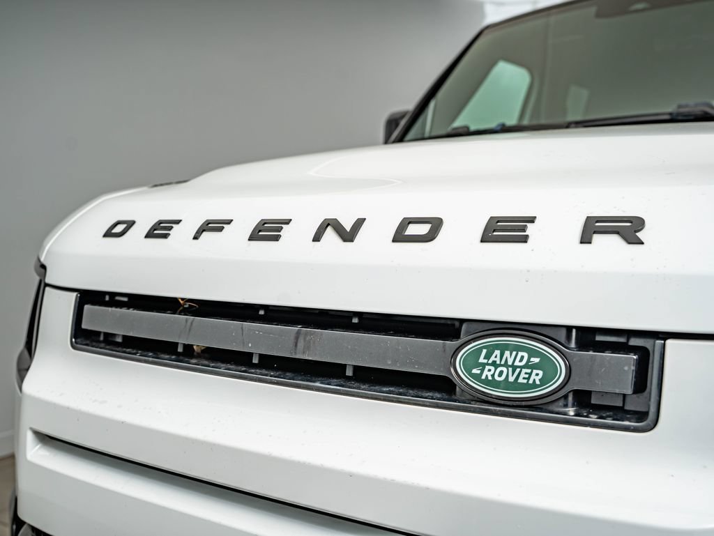 Used 2024 White Land Rover X-Dynamic SE image 12