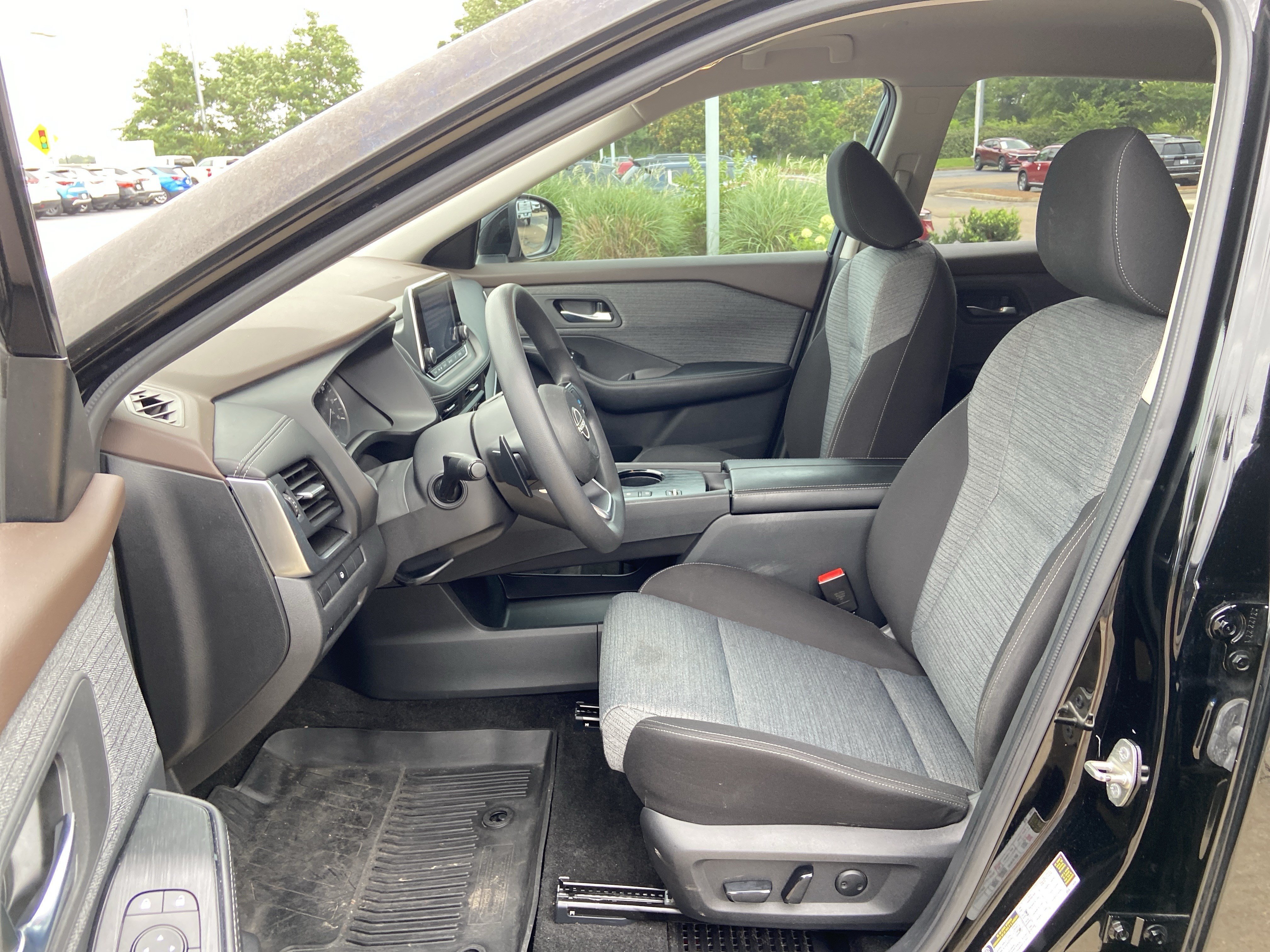 Used 2023 Super Black Nissan SV image 34