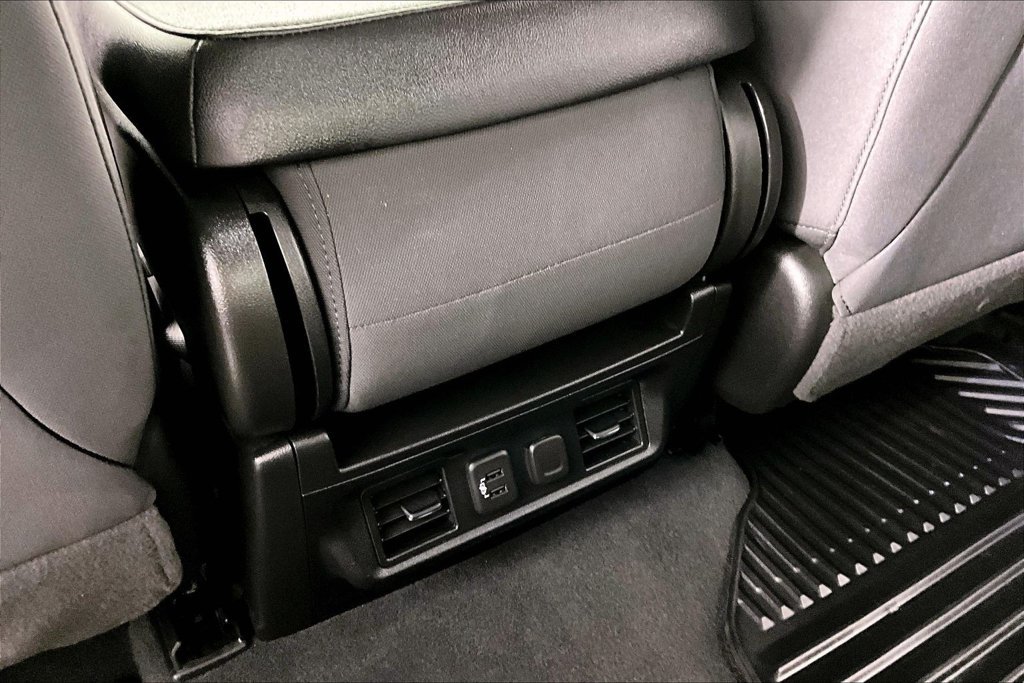 Used 2020 Black GMC SLE image 10