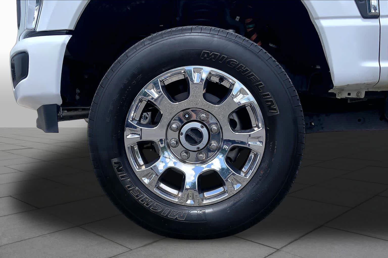 Used 2025 Oxford White Ford F-250 Pickup XL image 9