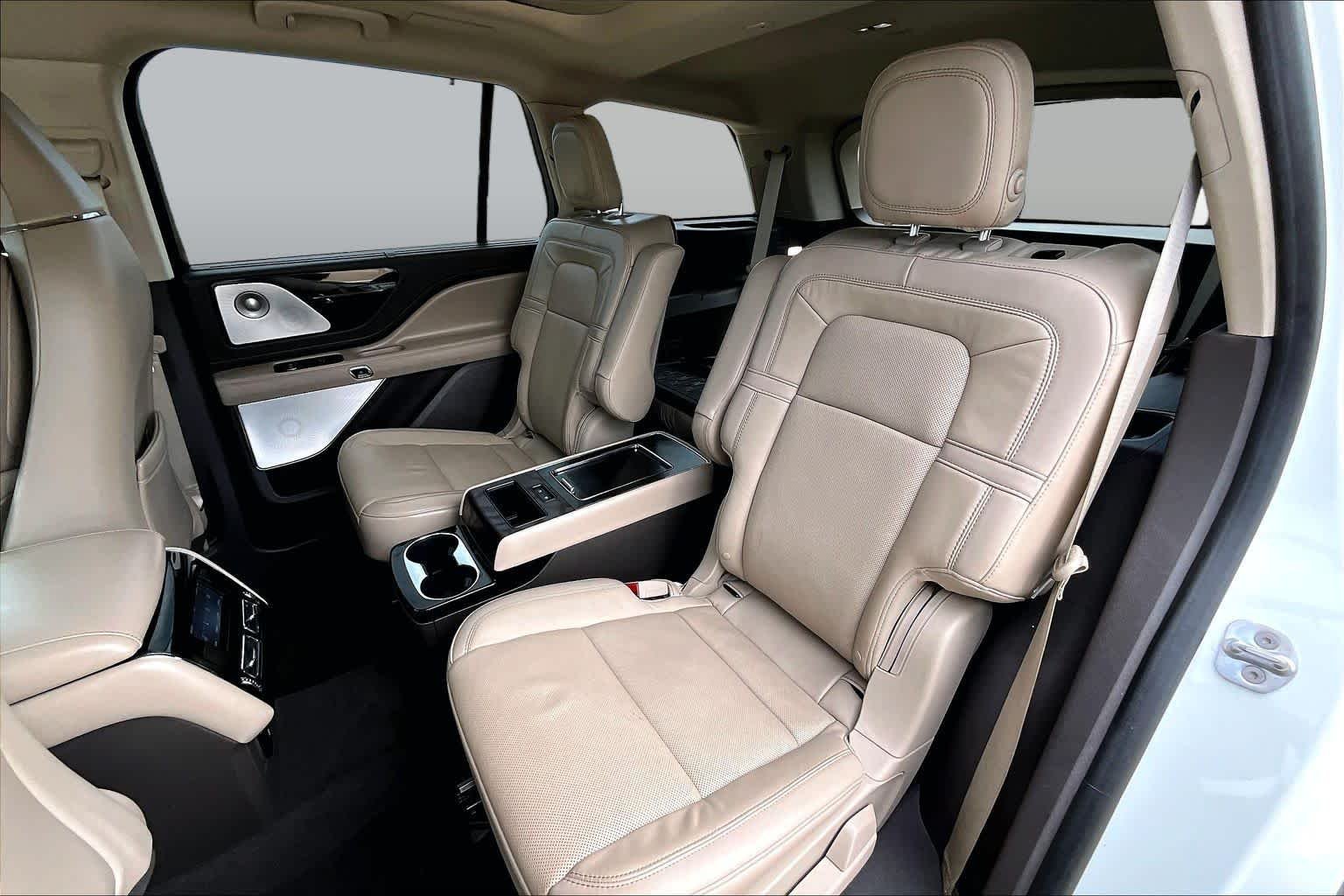 Used 2020 Pristine White Metallic Tri-Coat Lincoln Reserve image 21