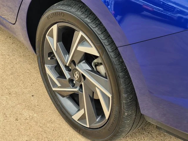 Used 2025 Blue Hyundai SEL Sport image 9