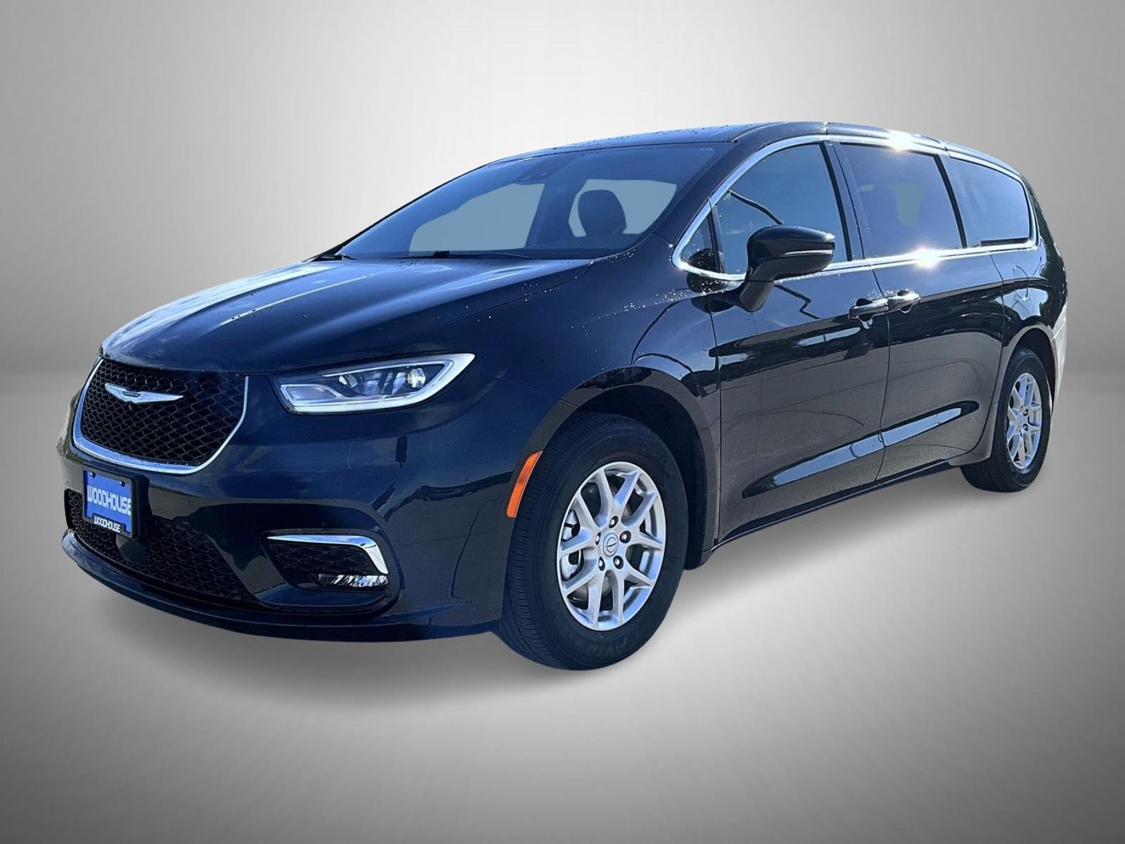 2025 Chrysler Pacifica Select's photo