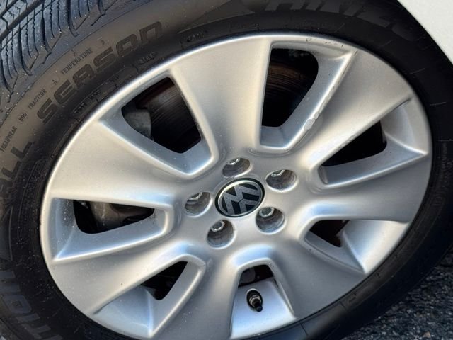 Used 2010 Heaven Blue Metallic Volkswagen 2.5L image 11