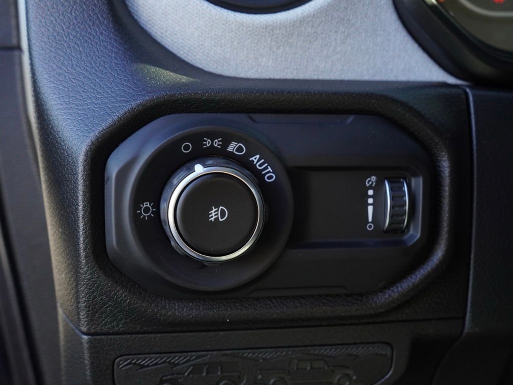 New 2026 Granite Crystal Metallic Clear-Coat Exterior Paint Jeep Sport S image 12