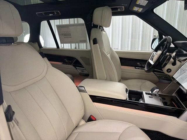 New 2026 Eiger Grey Land Rover SE image 24