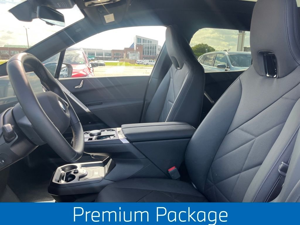 Certified Used 2026 Storm Bay Metallic BMW xDrive60 image 3