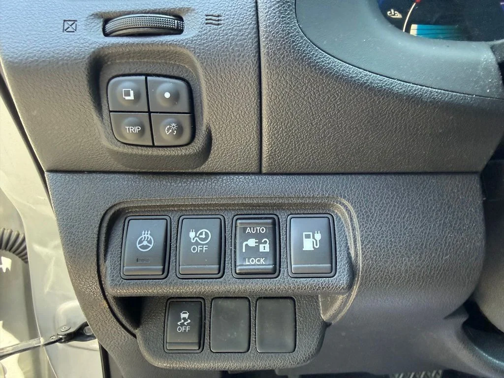 Used 2017 Brilliant Silver Nissan SV image 19