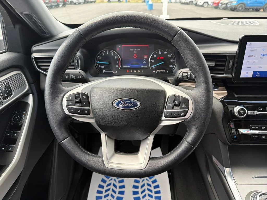 Used 2023 Blue Ford Limited image 14