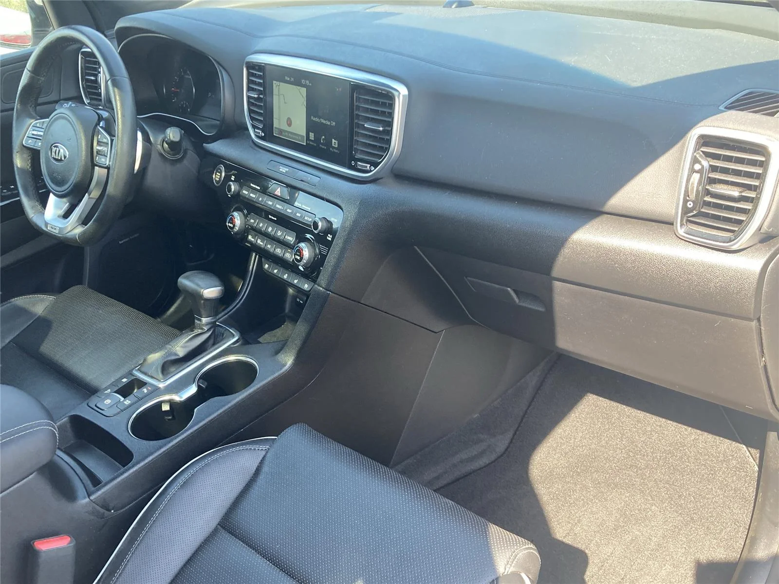 Used 2022 Sparkling Silver Kia SX Turbo image 30