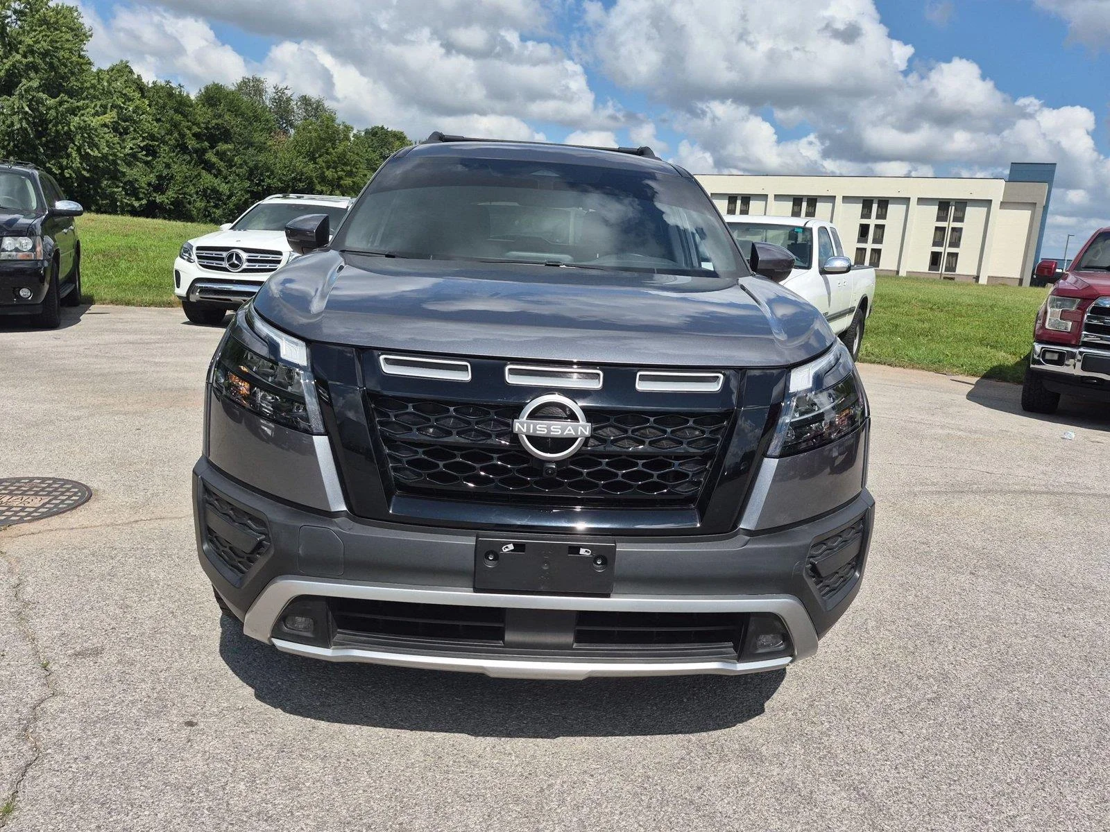 Used 2024 Gun Metallic Nissan Rock Creek image 8