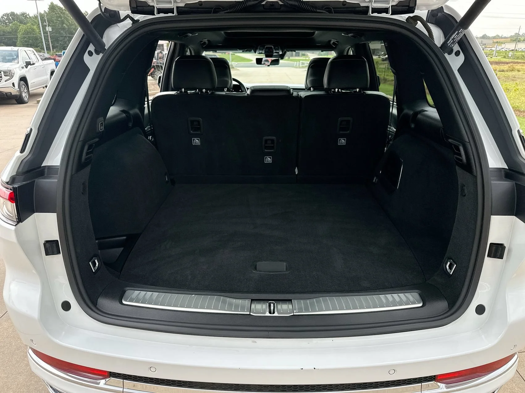 Used 2022 Bright White Clearcoat Jeep Overland image 24