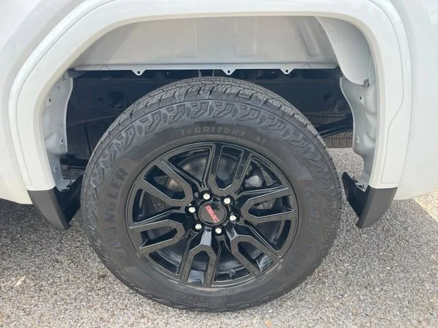 Used 2024 Summit White GMC Elevation image 10