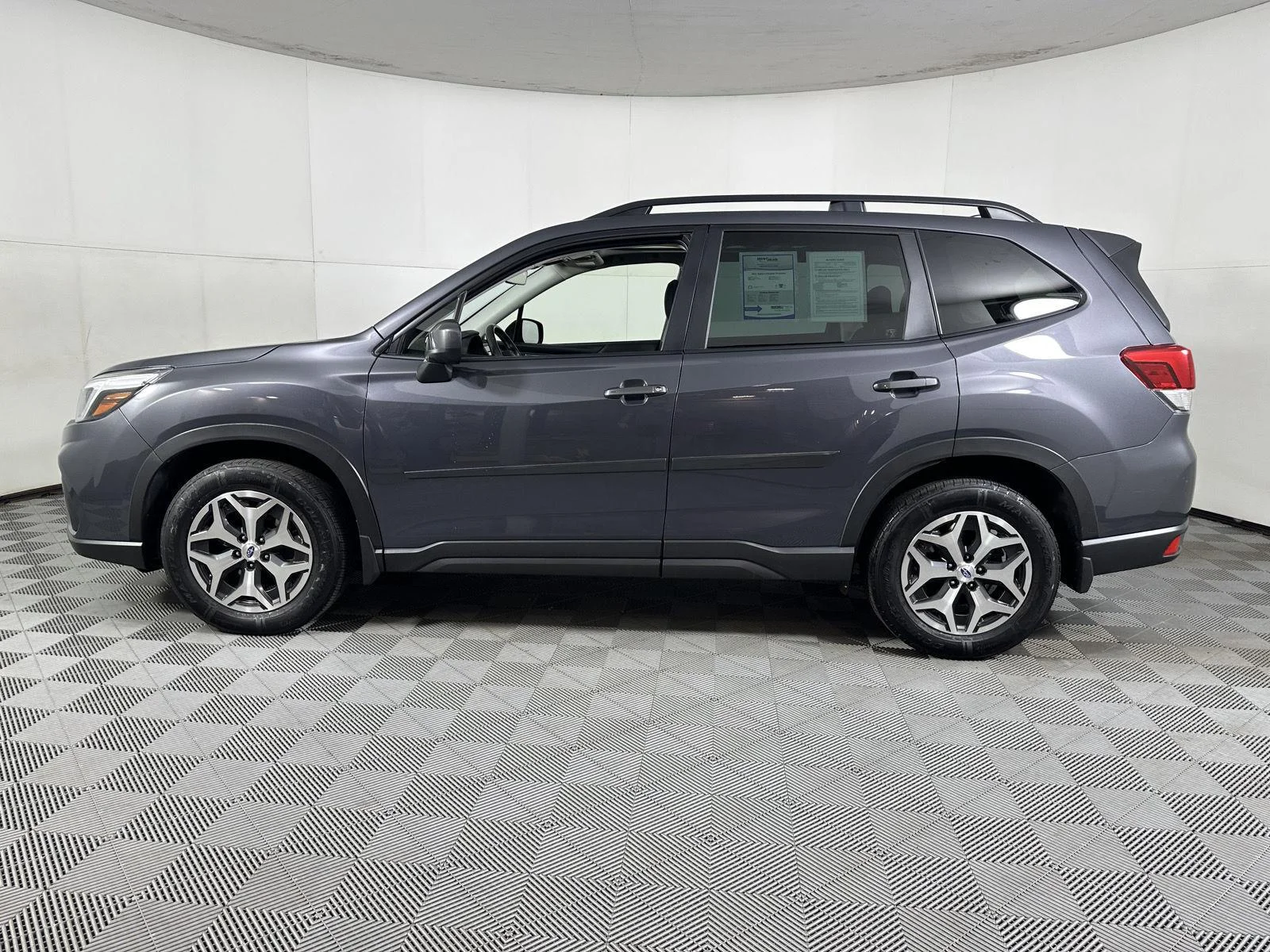 Used 2021 Magnetite Gray Metallic Subaru Premium image 9