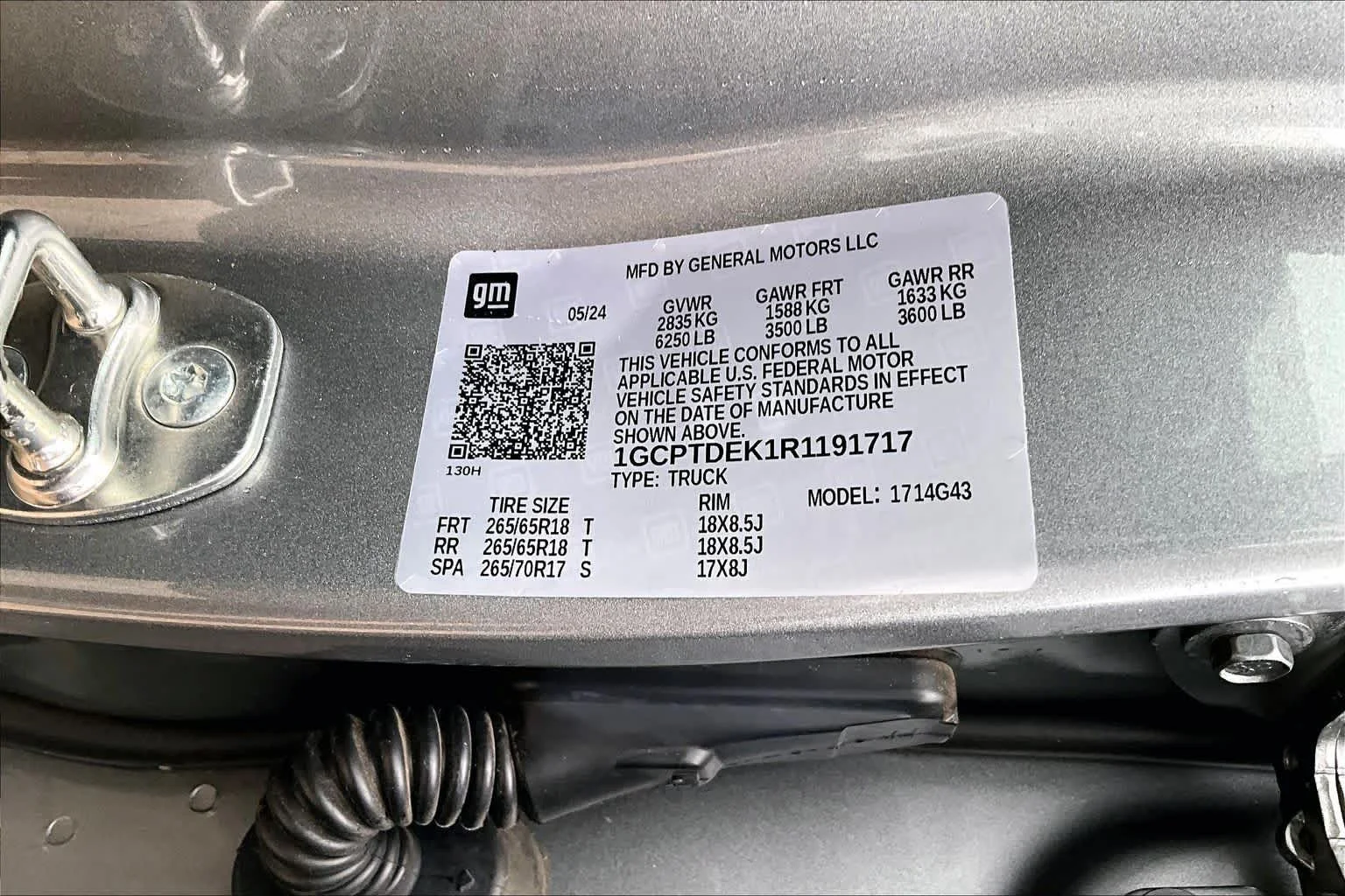 Used 2024 Sterling Gray Metallic Chevrolet 4WD Z71 image 33