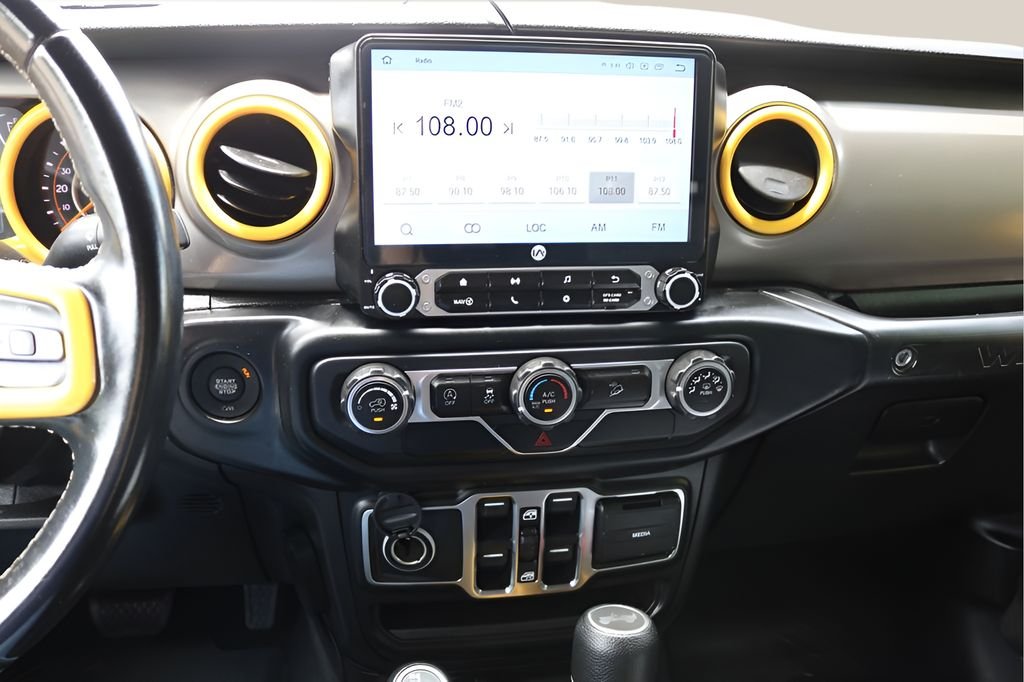Used 2020 Silver Jeep Unlimited Sport image 22