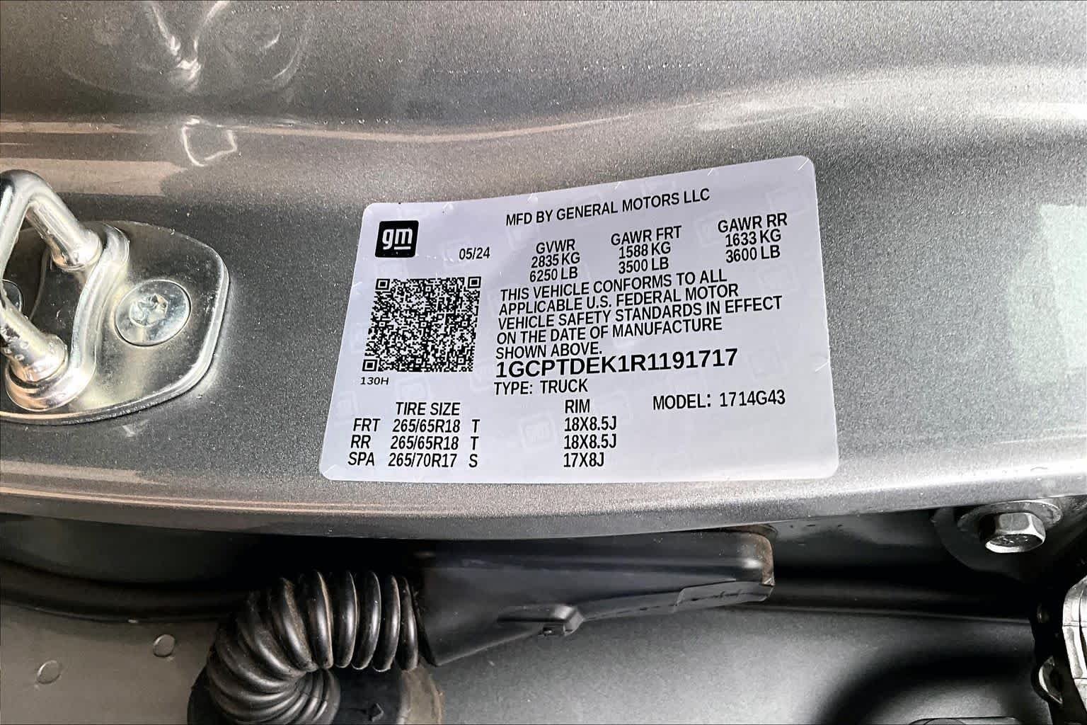 Used 2024 Sterling Gray Metallic Chevrolet 4WD Z71 image 32